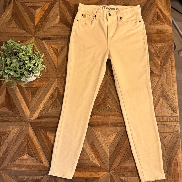 Like New Cream Yoga Jeans Size 29 Mid Rise, Natural Stretch. - Picture 6 of 10